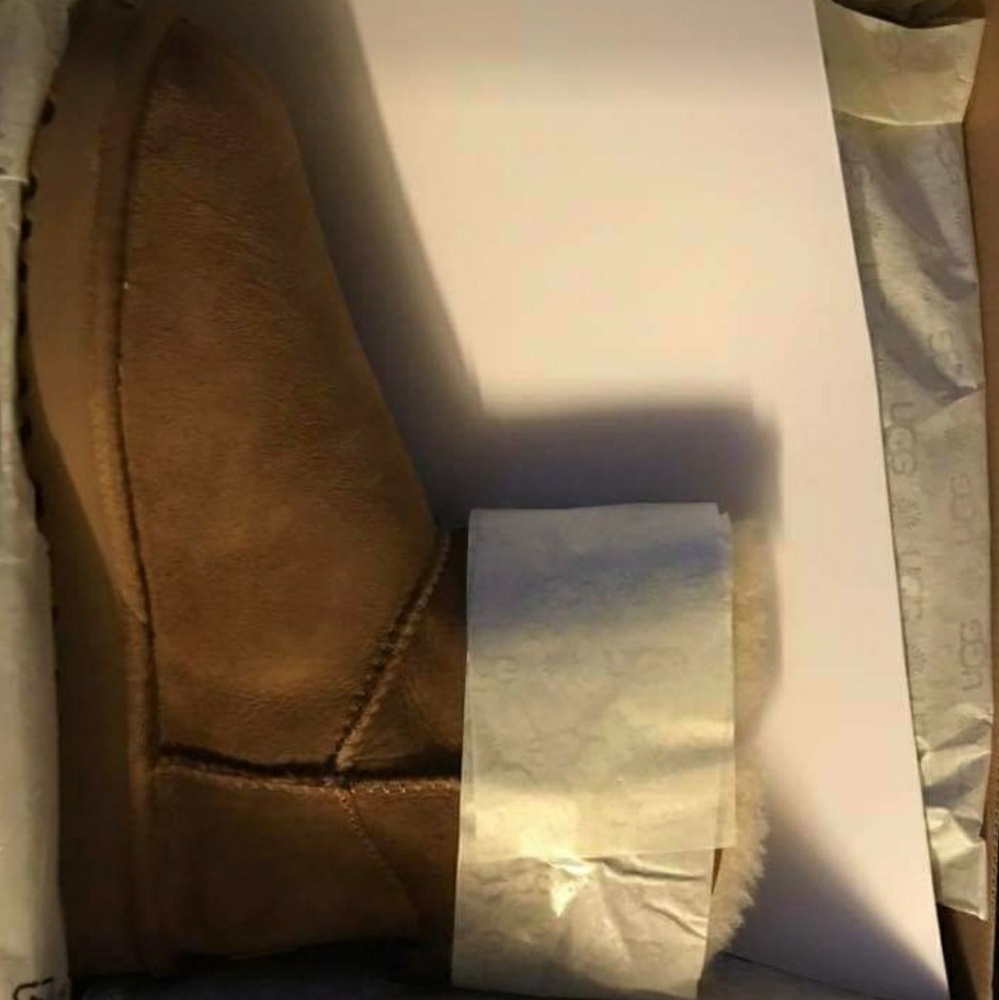 Uggs - Picture 1 of 2
